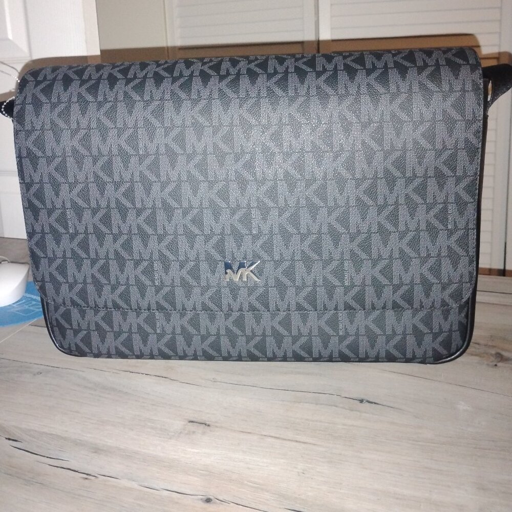 Michael Kors Bags | Michael Kors Everett Leather Flap Messenger Carryall Bag